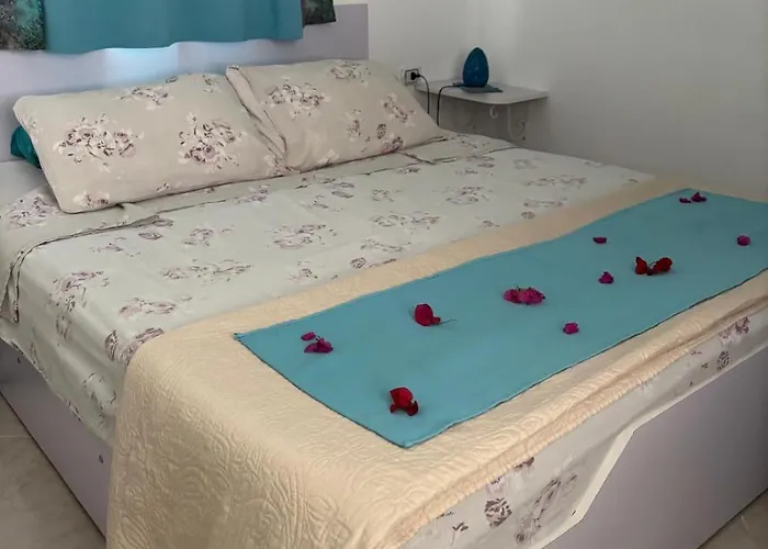 Blue House Apartment *